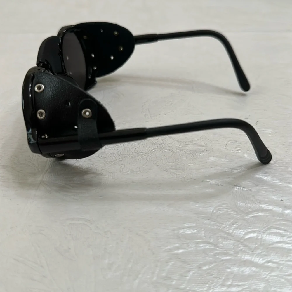 Carrera Sunglasses - ROUND w/ Side Cover - Black